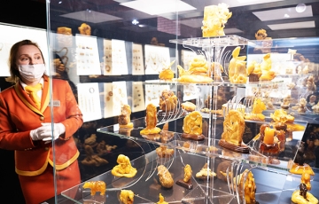 Đi tìm bí mật “đá mặt trời”