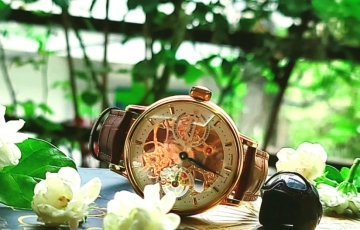 ĐỒNG HỒ CƠ LÊN DÂY POLJOT INTERNATIONAL CỦA NGA  VÀ THỜI GIAN TÍCH CÓT