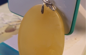 Hướng dẫn cách phân biệt Hổ Phách thật – Hổ Phách giả