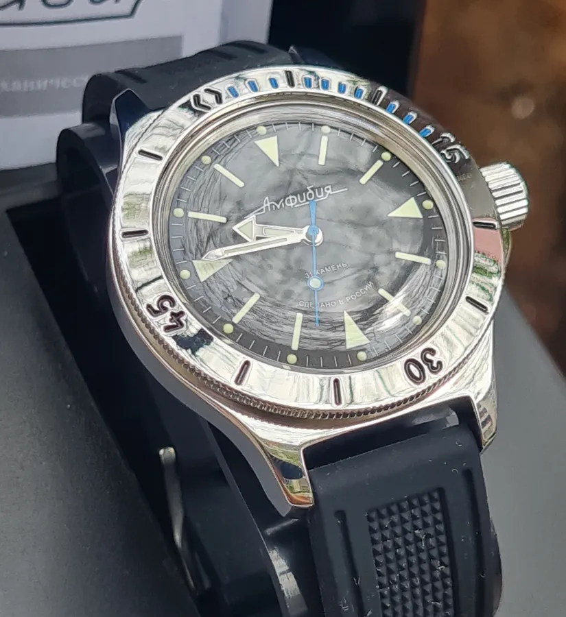 Đồng hồ Quân đội Vostok Amphibian VO94: một món đồ trang sức đặc biệt